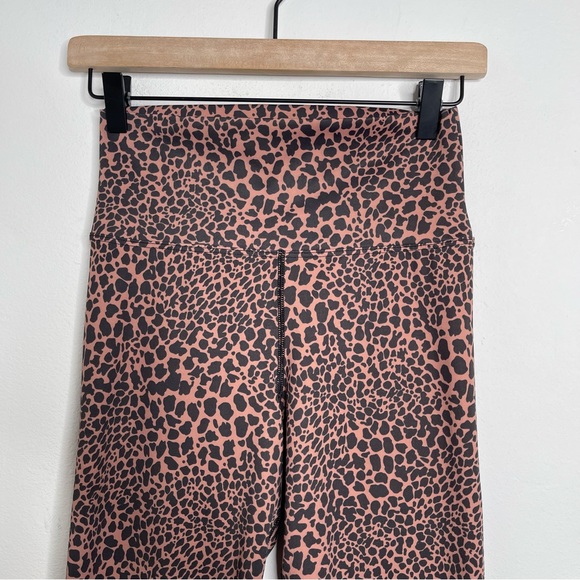 Beach Riot Sport Piper Leggings Size M Animal Print Hearts High Waisted - Picture 6 of 14